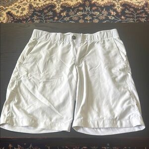 Under Armour White Flat Front Shorts Lightweight Athletic Wear